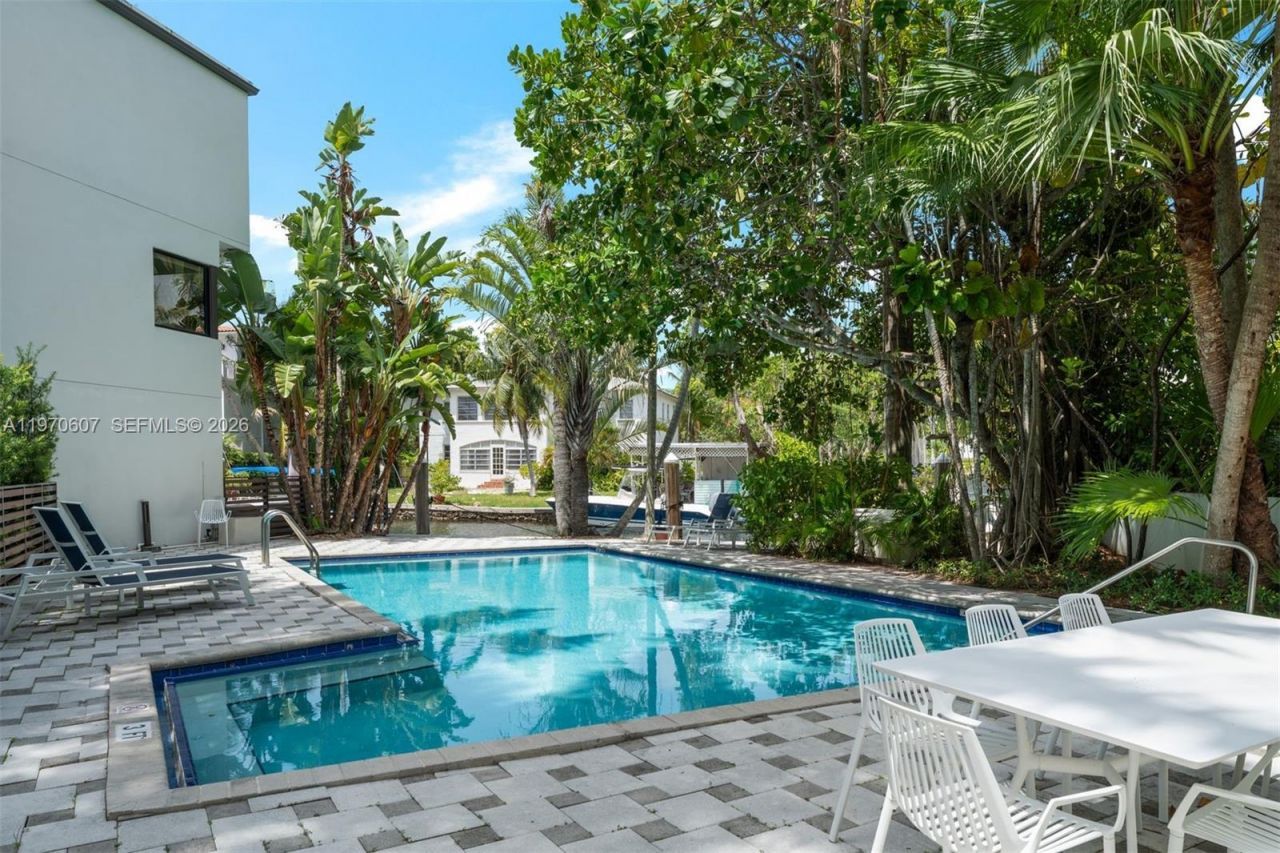 3560 W Fairview St , Miami, FL 33133 Photo