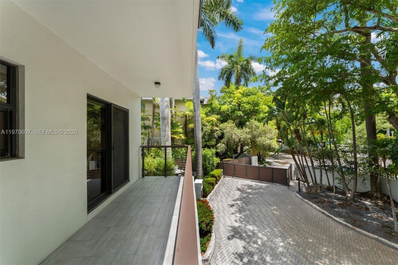 3560 W Fairview St , Miami, FL 33133 Photo