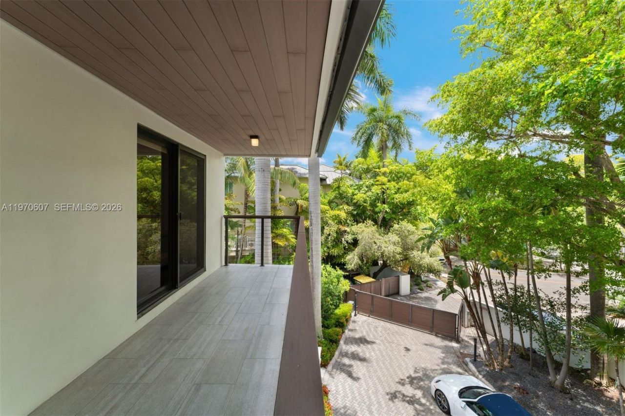 3560 W Fairview St , Miami, FL 33133 Photo