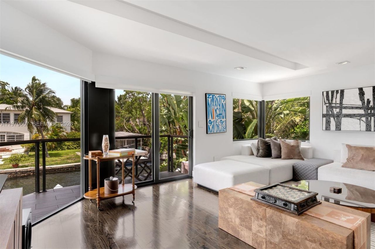 3560 W Fairview St , Miami, FL 33133 Photo