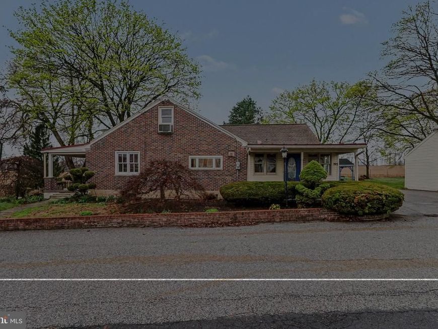 201 4th Street, Boiling Springs, PA 17007 Main Photo