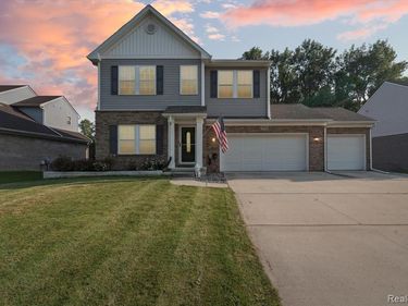 42811 Colonial Road, Belleville, MI 48111