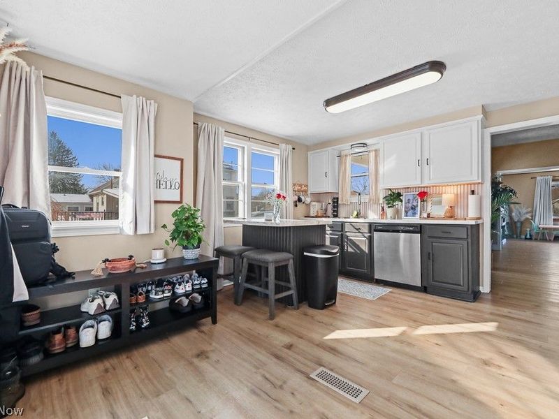 2420 Beechwood Avenue NE, Alliance, OH 44601 Photo 8