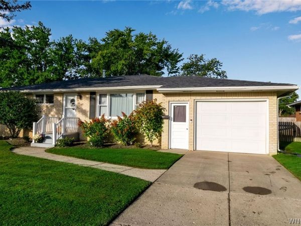 40 Leocrest Court, Buffalo, NY 14224