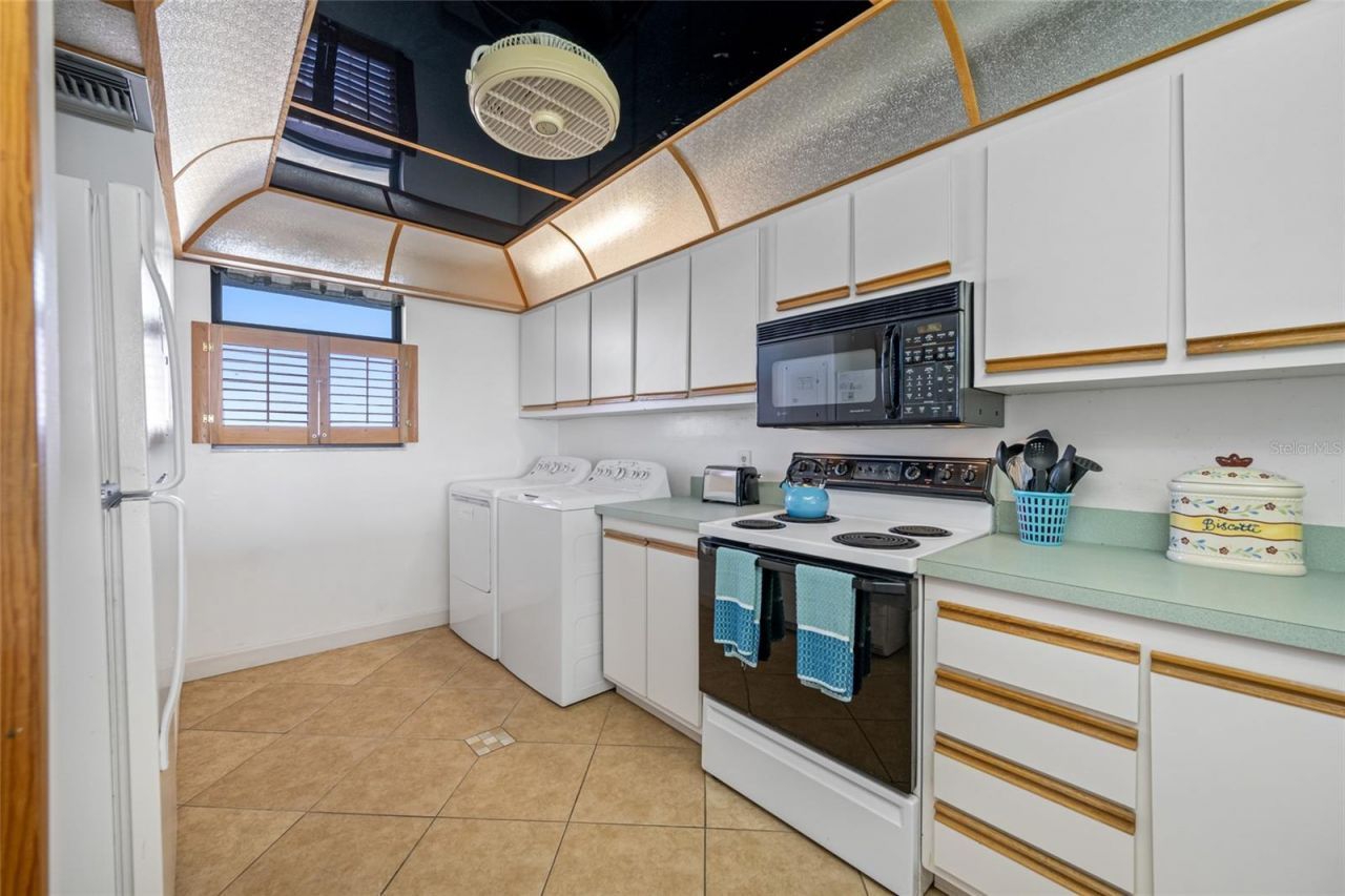 15462 Gulf Boulevard, Unit 603, Madeira Beach, FL 33708 Photo