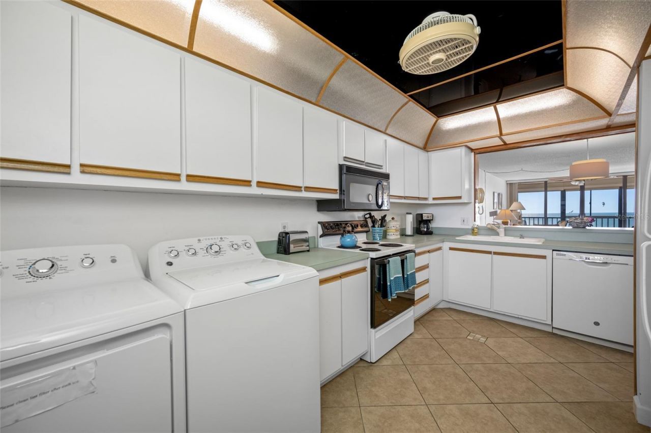 15462 Gulf Boulevard, Unit 603, Madeira Beach, FL 33708 Photo