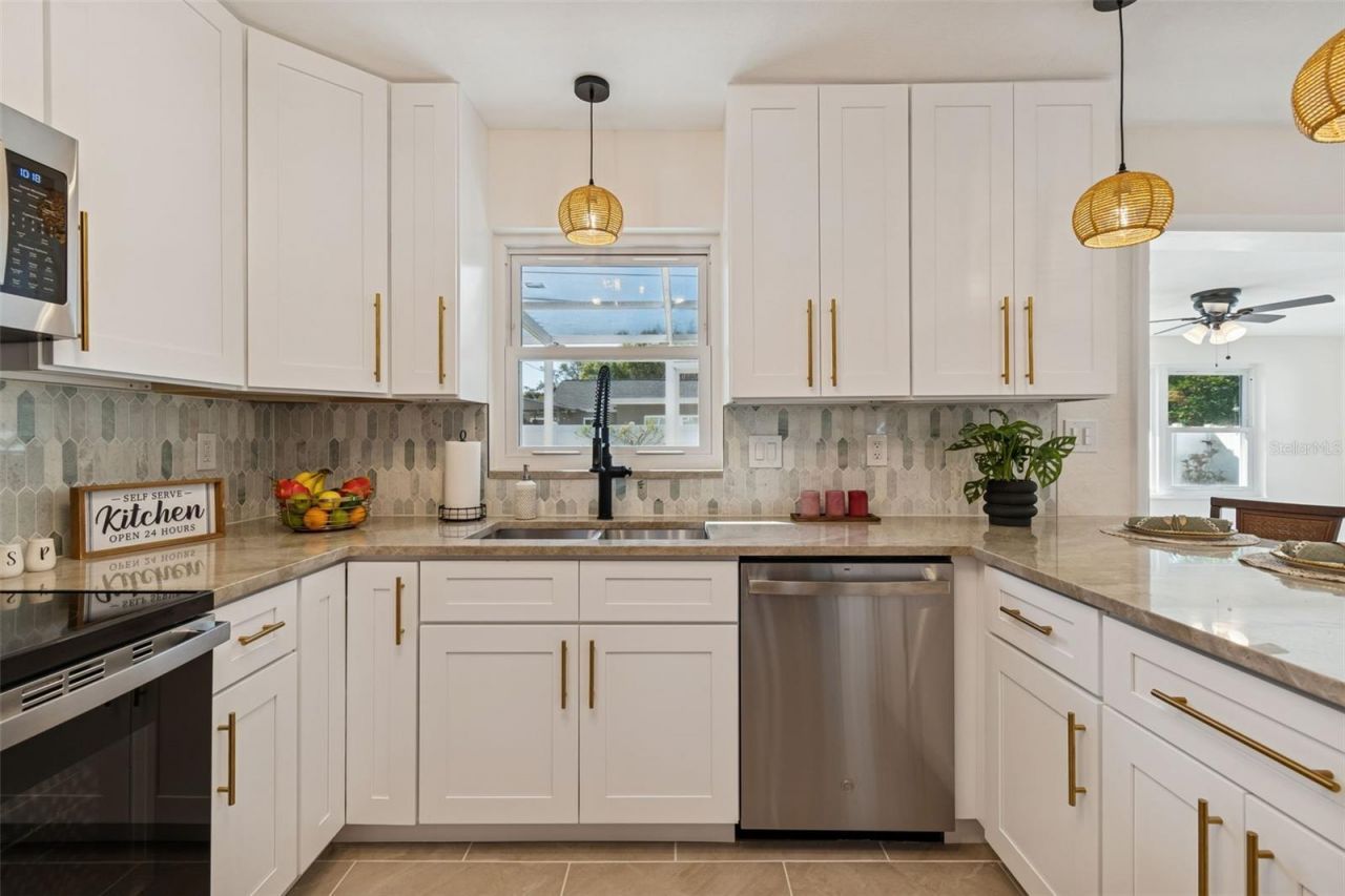 5682 46th Avenue N, Kenneth City, FL 33709 Photo