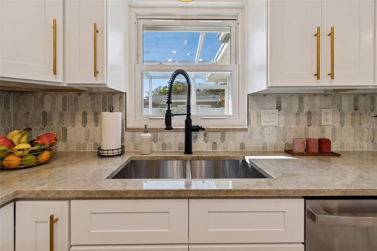 5682 46th Avenue N, Kenneth City, FL 33709 Photo