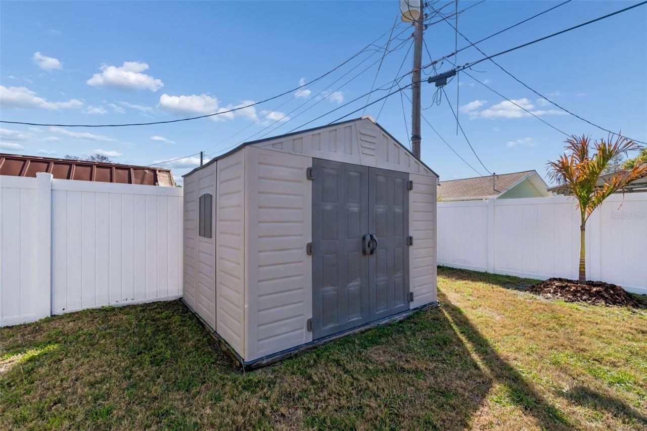 5682 46th Avenue N, Kenneth City, FL 33709 Photo