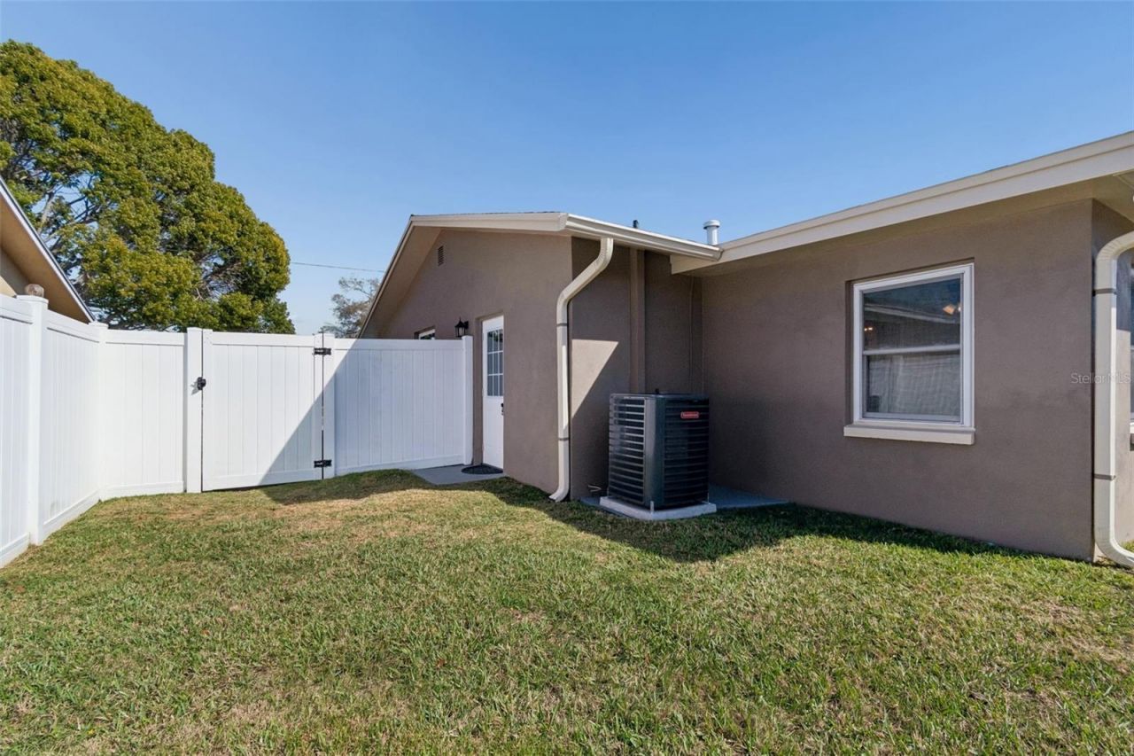 5682 46th Avenue N, Kenneth City, FL 33709 Photo