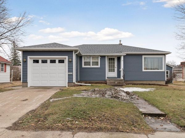 118 Hiawatha Drive E, Wabasha, MN 55981