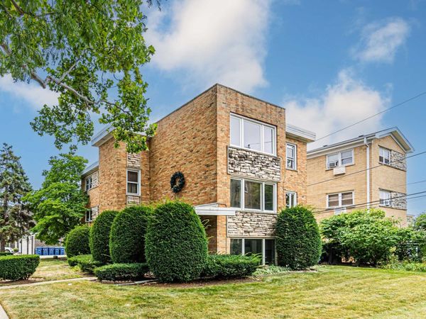 1044 Willson Drive, Des Plaines, IL 60016