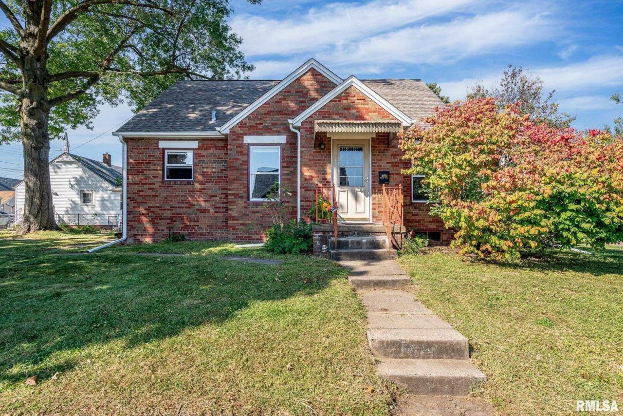 1922 N Pine Street , Davenport, IA 52804 Main Photo