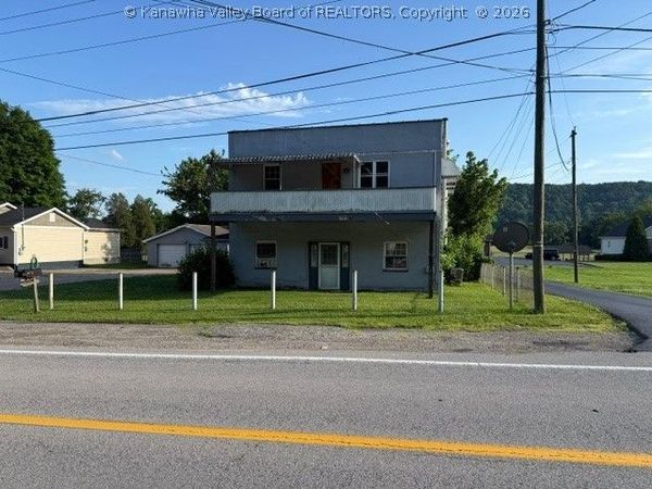 11001 Charleston Road, Red House, WV 25168