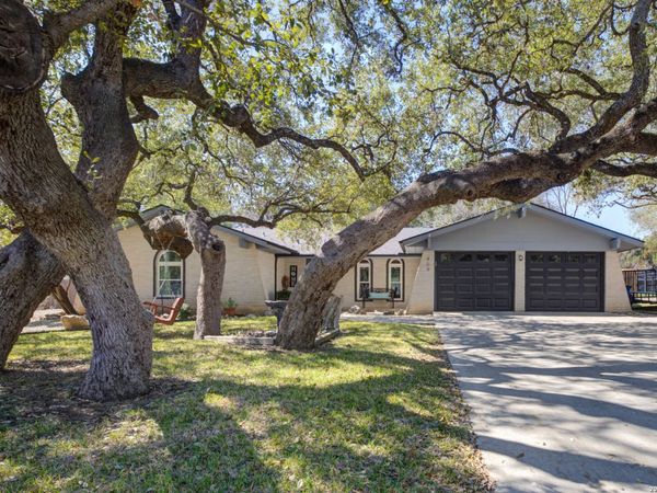 409 Oakwood, New Braunfels, TX 78130
