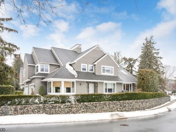 122 Brewster Rd, Wyckoff, NJ 07481