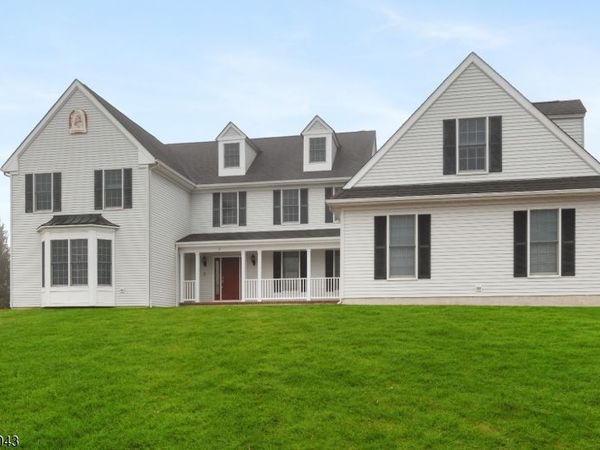 3 Manchur Ct, Raritan, NJ 08822