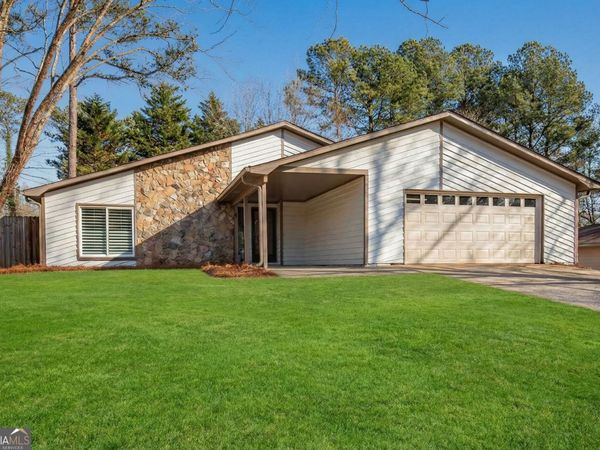 860 Waterbrook Court, Roswell, GA 30076