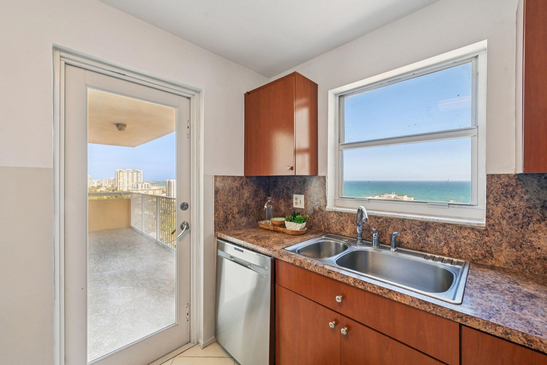 1200 Hibiscus Avenue, Unit 1804, Pompano Beach, FL 33062 Photo