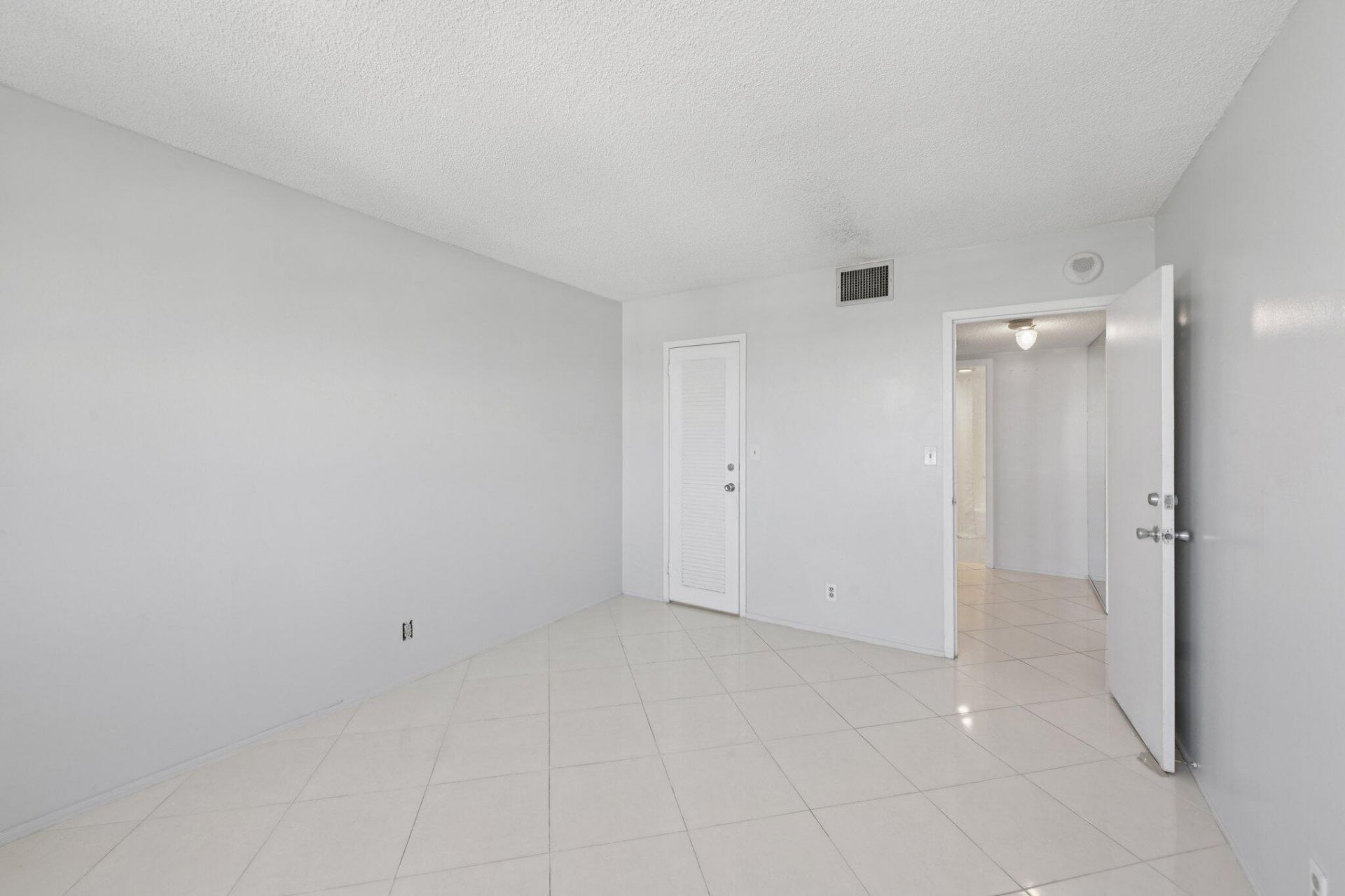 1200 Hibiscus Avenue, Unit 1804, Pompano Beach, FL 33062 Photo