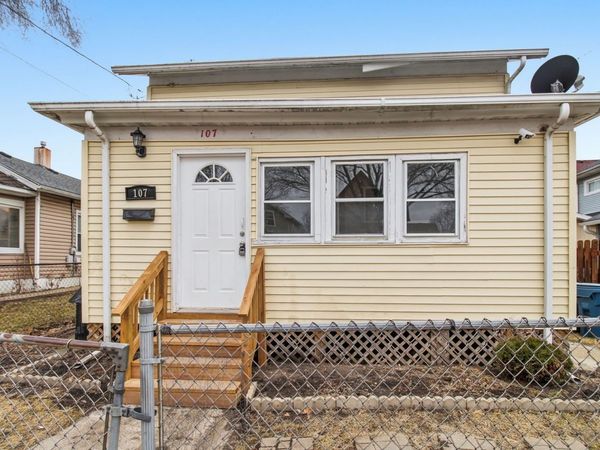 107 N State Street, Aurora, IL 60505