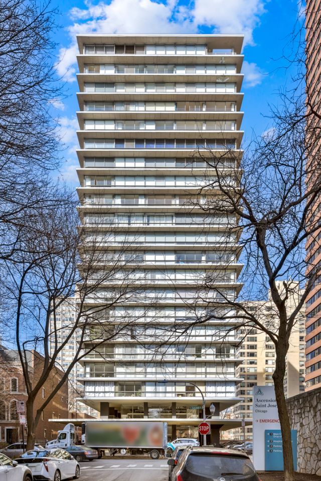 320 W Oakdale Avenue, Unit 1301-1302, Chicago, IL 60657 Main Photo