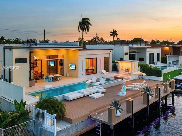 2225 NE 19th St , Fort Lauderdale, FL 33305