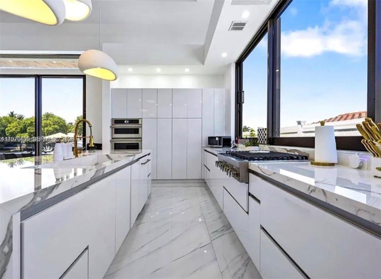 2225 NE 19th St , Fort Lauderdale, FL 33305 Photo