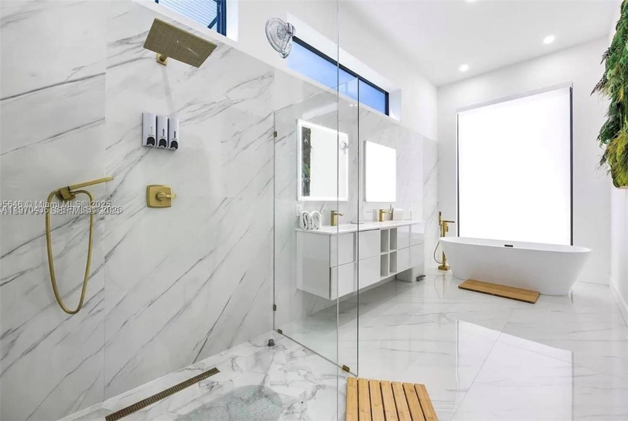 2225 NE 19th St, Fort Lauderdale, FL 33305 Photo