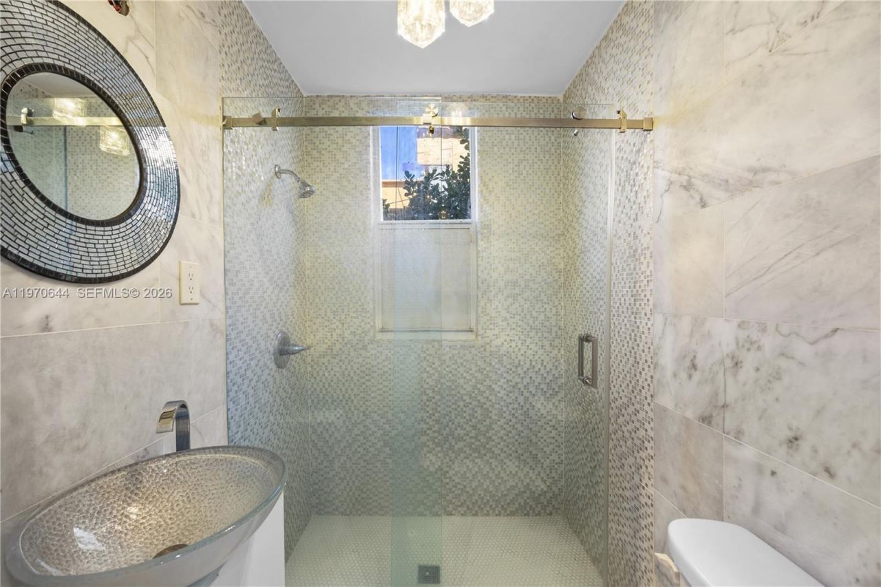 4215 Sheridan Ave , Unit 3, Miami Beach, FL 33140 Photo