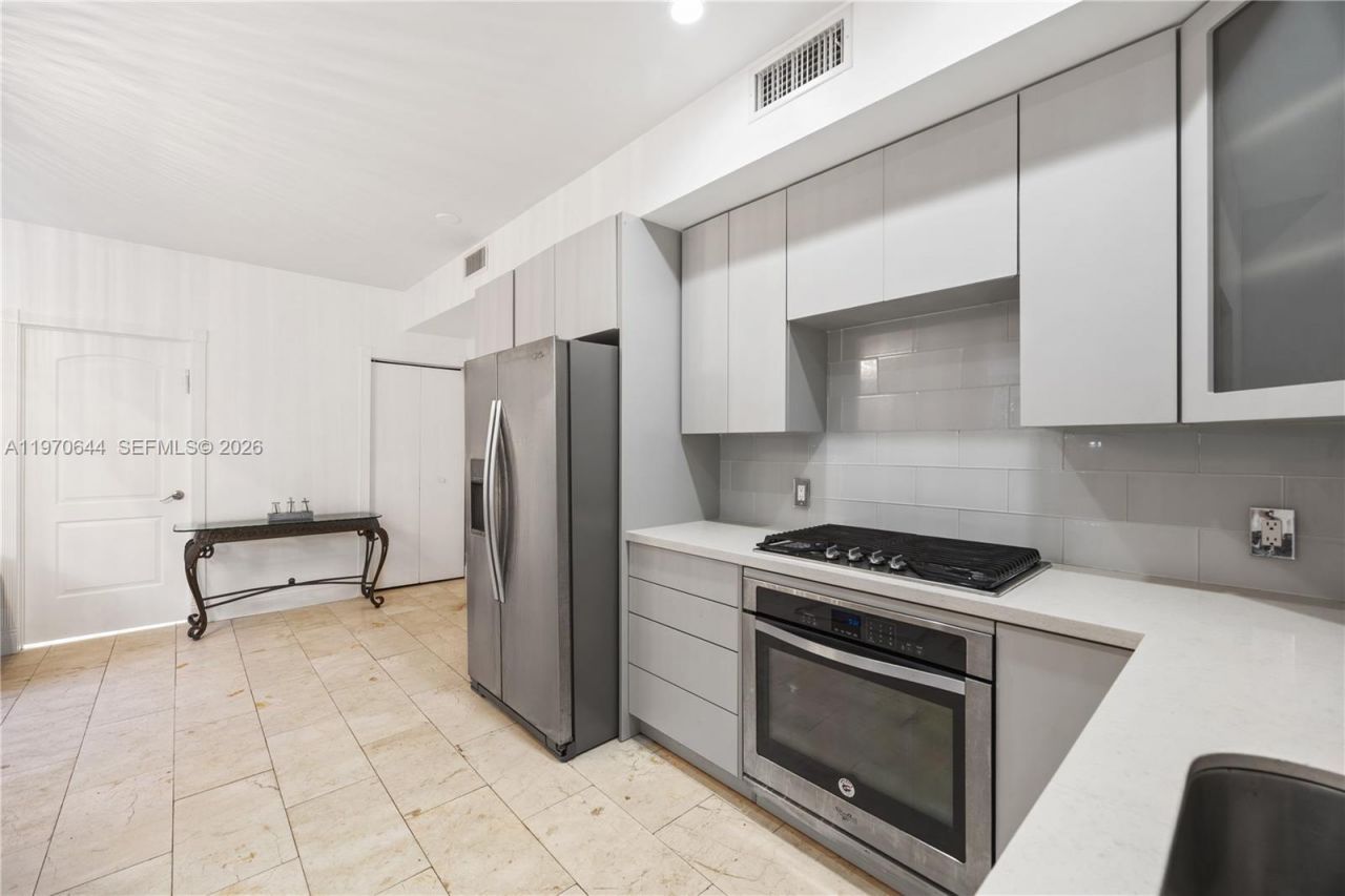 4215 Sheridan Ave , Unit 3, Miami Beach, FL 33140 Photo