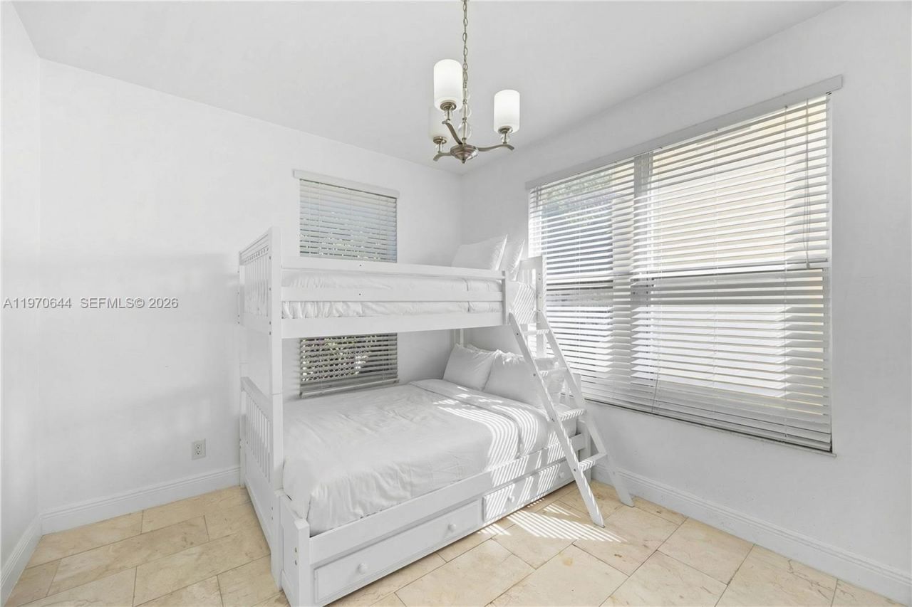 4215 Sheridan Ave , Unit 3, Miami Beach, FL 33140 Photo