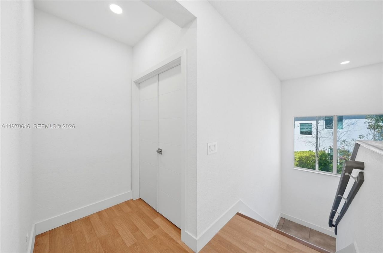 1887 Harbor View Cir, Weston, FL 33327 Photo