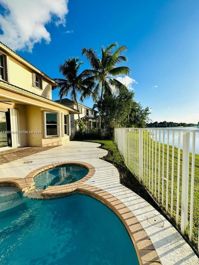 1887 Harbor View Cir, Weston, FL 33327 Photo