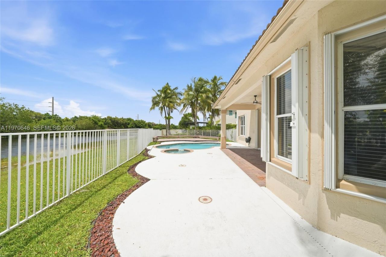 1887 Harbor View Cir, Weston, FL 33327 Photo