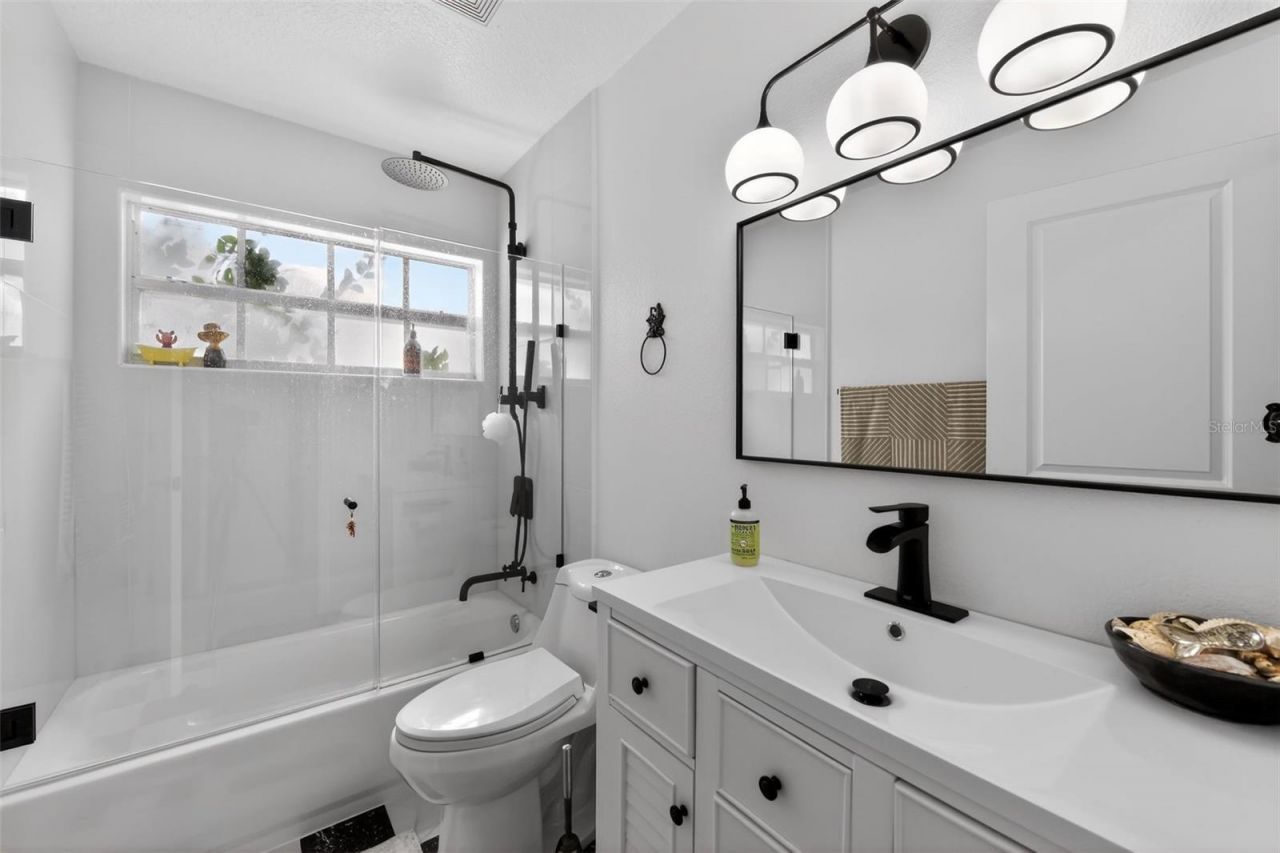 4667 Hamlets Grove Drive, Sarasota, FL 34235 Photo