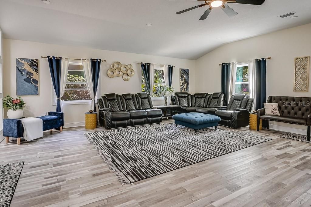 1826 Country Club Road N, Saint Petersburg, FL 33710 Photo