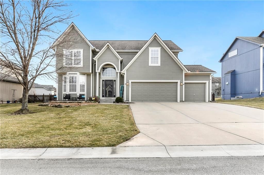 2205 SW Hawk View Road, Lees Summit, MO 64082 Main Photo