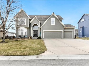 2205 SW Hawk View Road, Lee's Summit, MO 64082