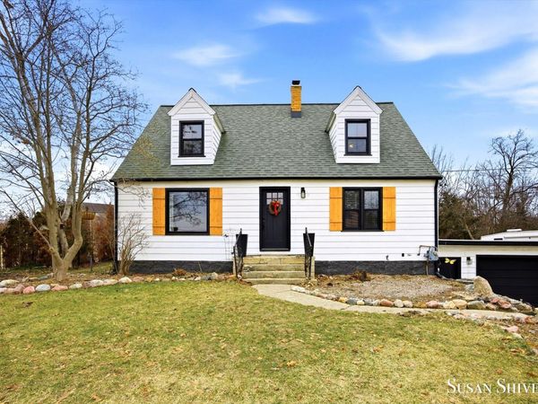 4595 Wakefield Avenue NE, Comstock Park, MI 49321