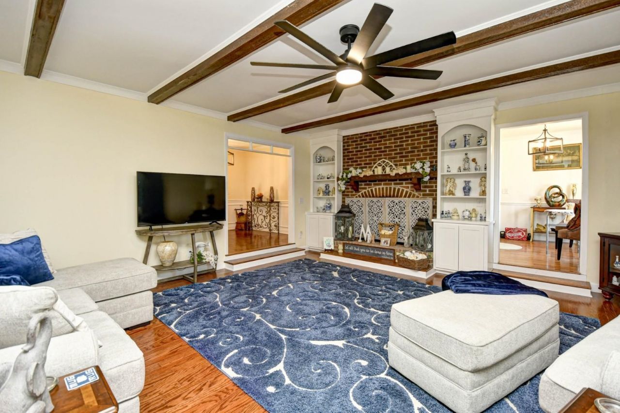 4935 Meadow St. Photo 6