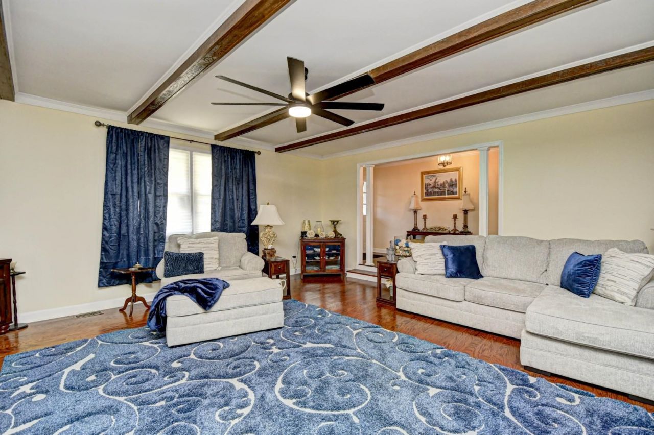 4935 Meadow St. Photo 8