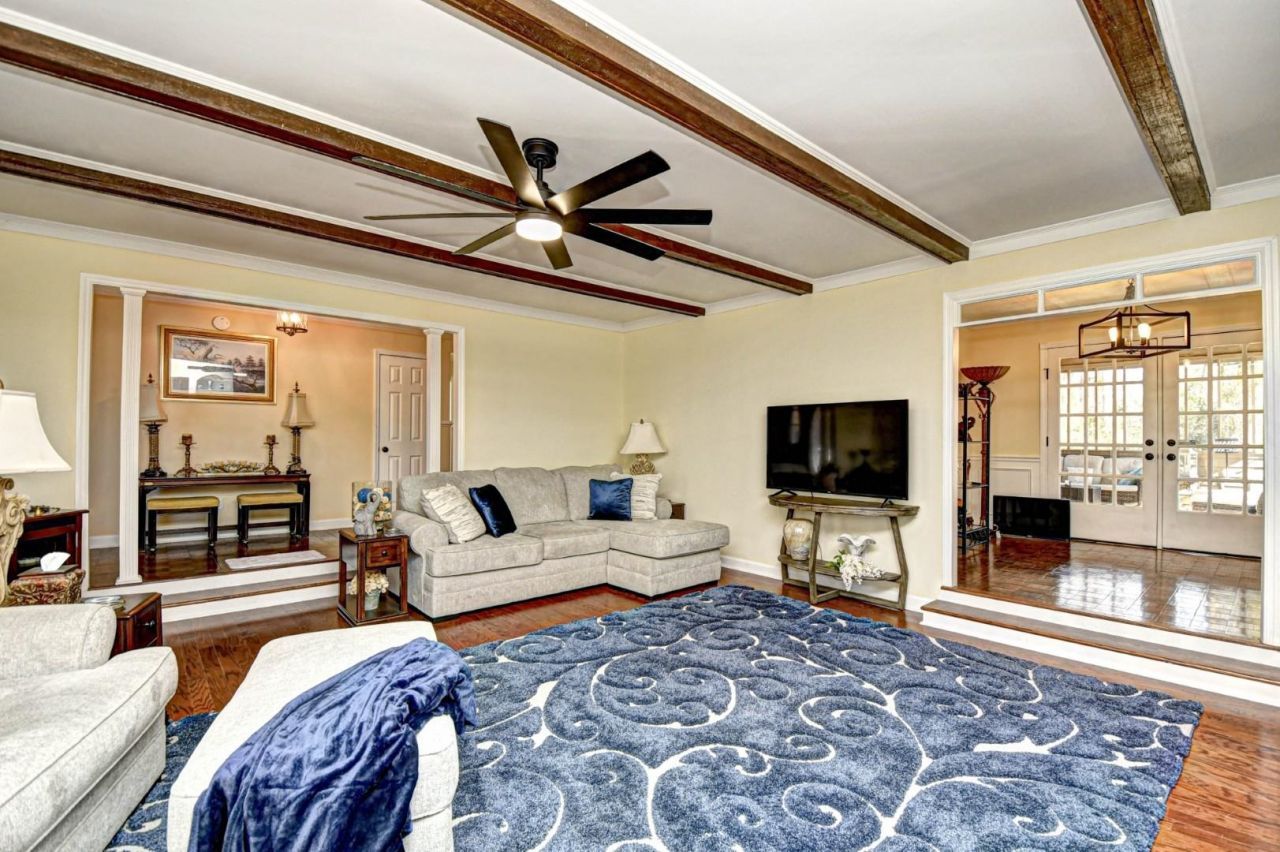 4935 Meadow St. Photo 9