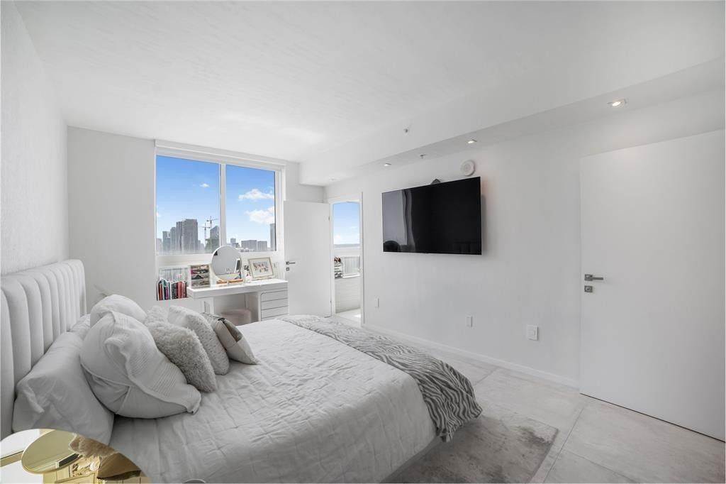 1900 N Bayshore Drive, Unit 4411, Miami, FL 33132 Photo