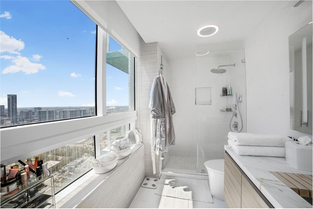 1900 N Bayshore Drive, Unit 4411, Miami, FL 33132 Photo