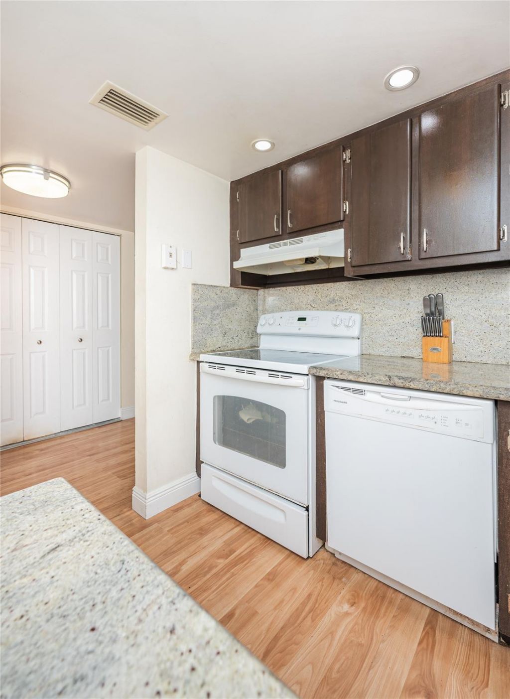 20379 W Country Club Drive, Unit 332, Aventura, FL 33180 Photo