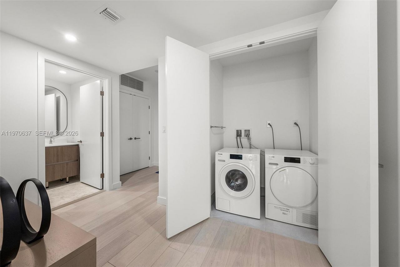 9201 E Bay Harbor Drive, Unit 202, Bay Harbor Islands, FL 33154 Photo