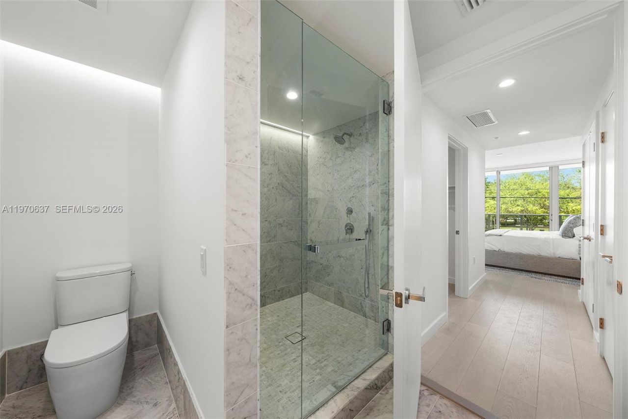 9201 E Bay Harbor Drive, Unit 202, Bay Harbor Islands, FL 33154 Photo