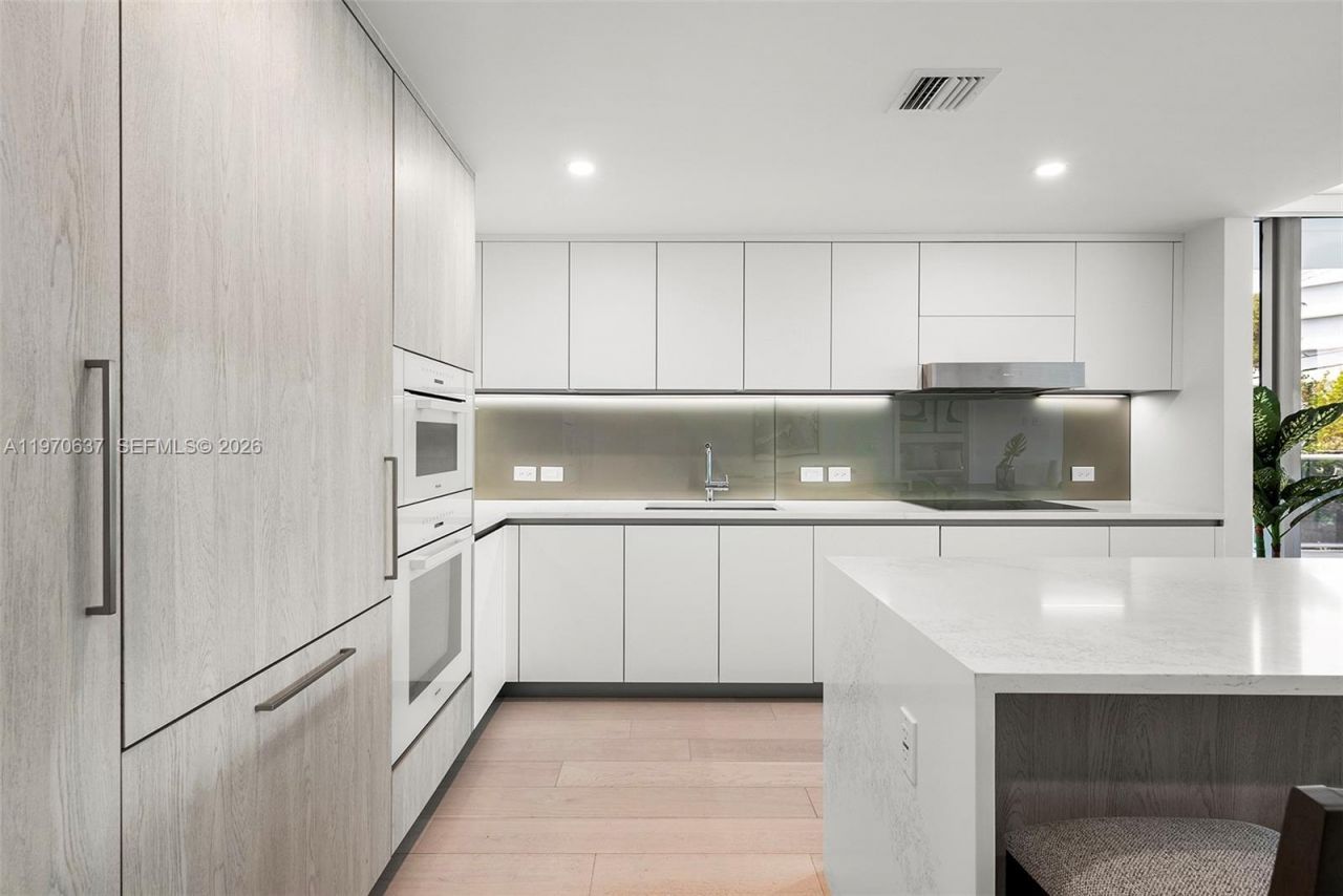 9201 E Bay Harbor Drive, Unit 202, Bay Harbor Islands, FL 33154 Photo