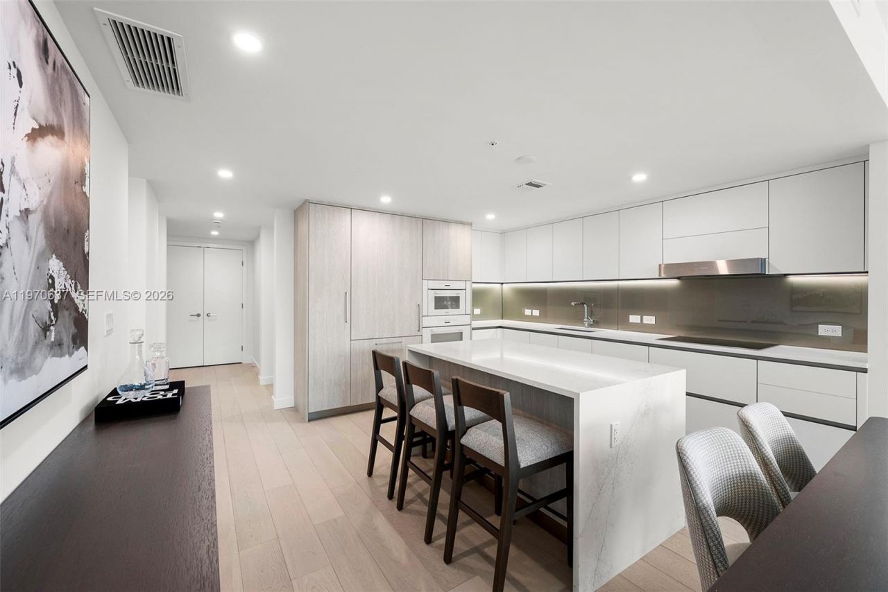 9201 E Bay Harbor Drive, Unit 202, Bay Harbor Islands, FL 33154 Photo